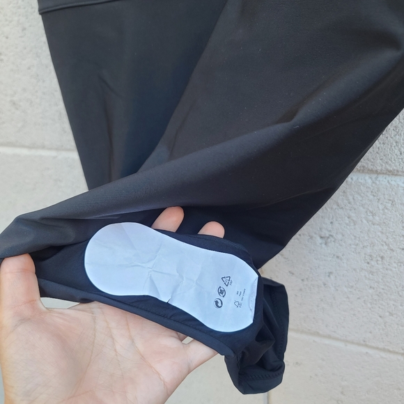 & Other Stories | V-Neck One Piece Swimsuit in Black Size 8 - Picture 3 of 8